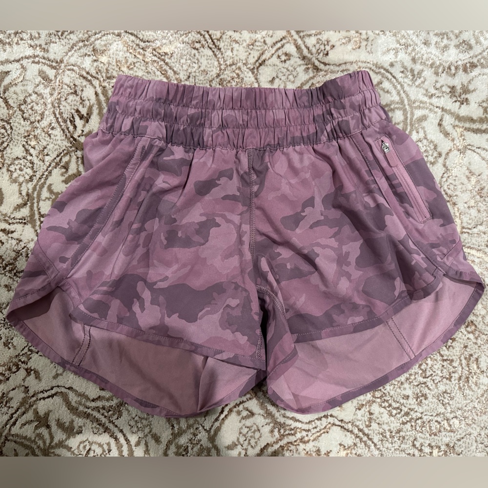 Lululemon size 6 4’ shorts, tags removed, never worn!